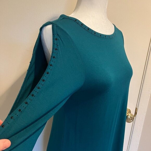 Cable & Gauge Green long sleeve top with split sleeves and beadwork, Size Med - Picture 4 of 8